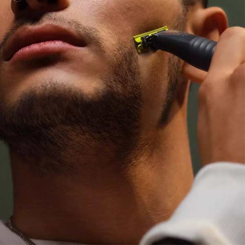 Philips OneBlade Hybrid Trimmer and Shaver QP1424/10