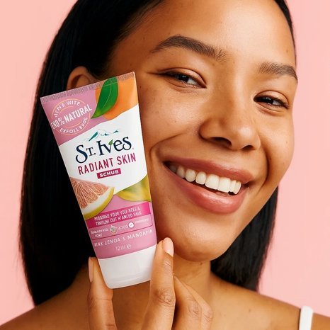 St. Ives Radiant Skin Scrub Pink Lemon & Mandarin 150ml