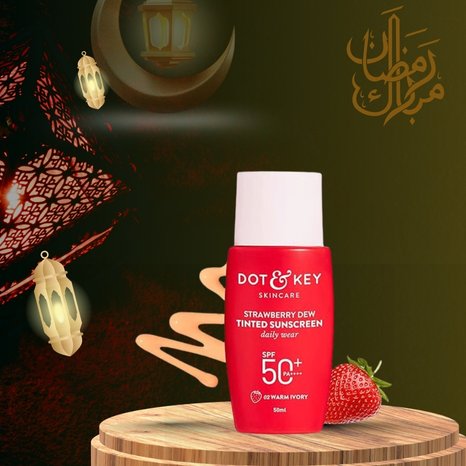Dot & Key Strawberry Dew Tinted Sunscreen SPF 50+ PA++++ (02 Warm Ivory, 50ml)