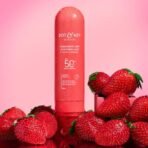 Dot & Key Strawberry + Niacinamide Sunscreen Mist SPF 50+ PA+++     80ml - Image 2